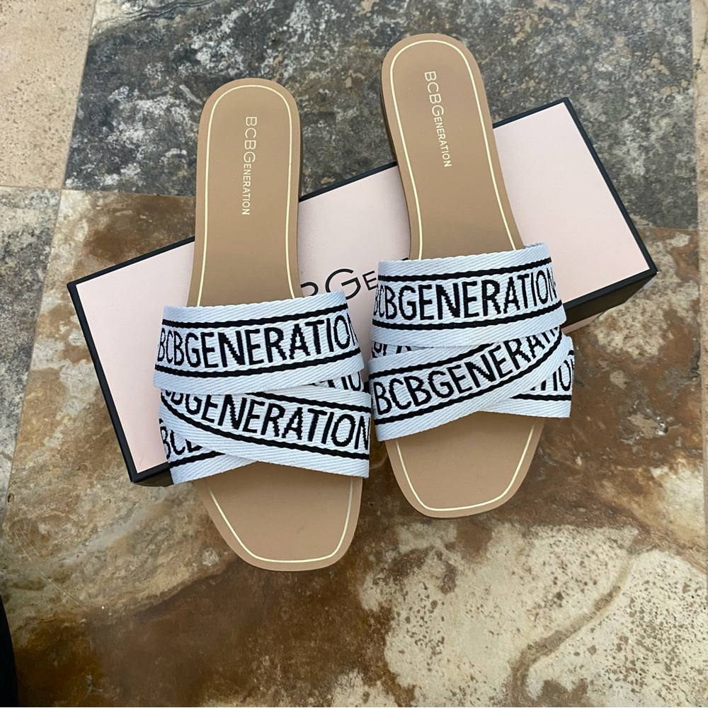 BCBGeneration Krista Kala logo sandals slides Sz 9.5